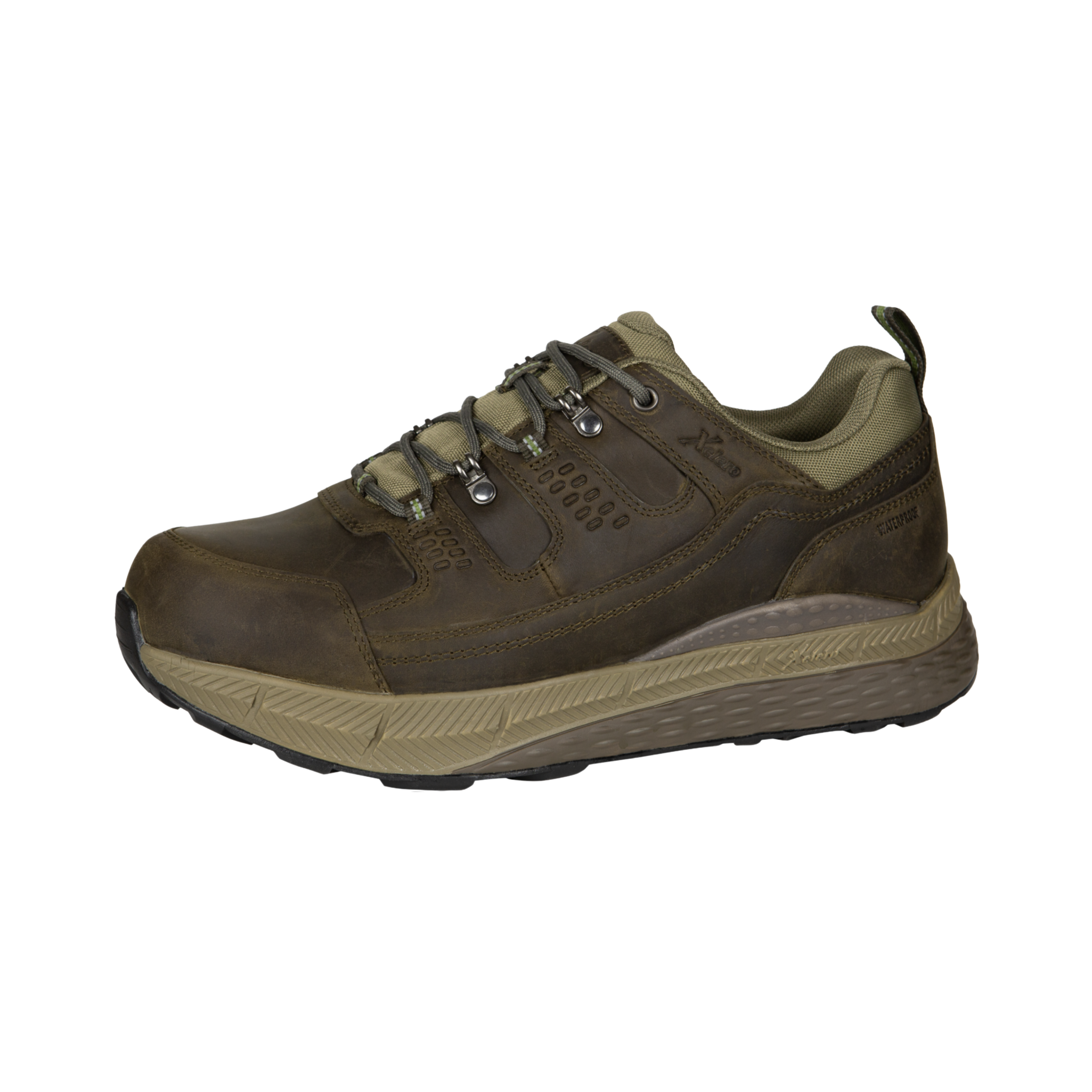 Side View of Men’s Xelero Steadfast Hiker Lo in crazy horse brown – featuring rugged leather upper for durability, cushioned midsole for comfort, and durable outsole with aggressive tread for excellent traction.