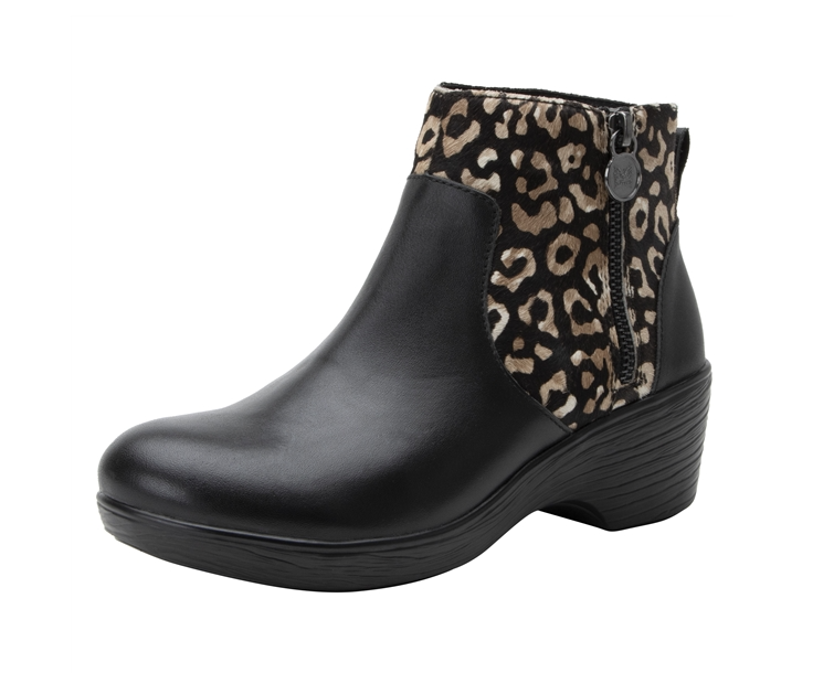 Side View of Women’s Alegria Serina boot in tundra brown – featuring a cushioned removable footbed, side zipper closure, and slip-resistant outsole for versatile wear.