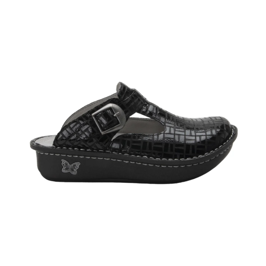 Side View of Women’s Alegria Classic clog in Score – featuring a mild rocker outsole that promotes better posture and reduces foot fatigue, a raised heel for improved alignment, and a glossy leather upper with detailed stitching for structure and support.