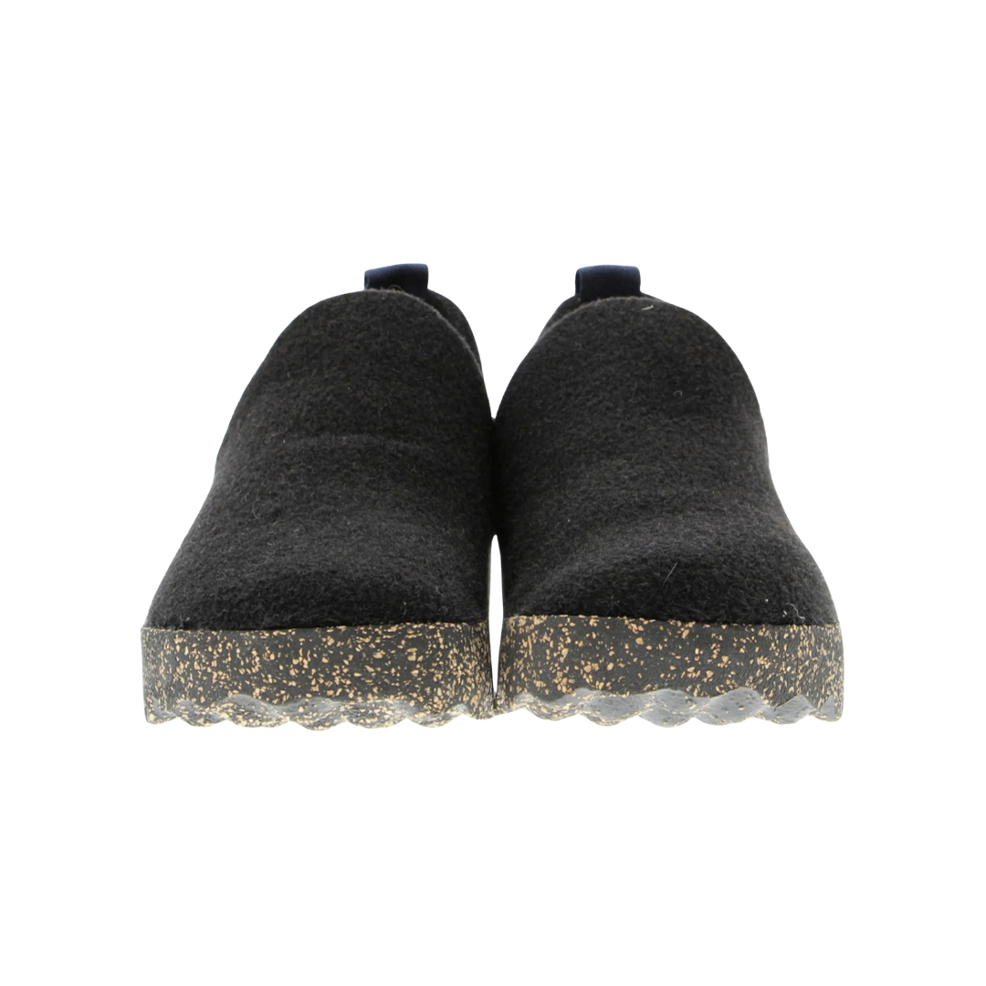 Front view of Asportuguesas City in Black Tweed – featuring a rounded toe, soft felted wool upper in dark tweed black, and seamless slip-on construction for a clean, minimalist appearance.