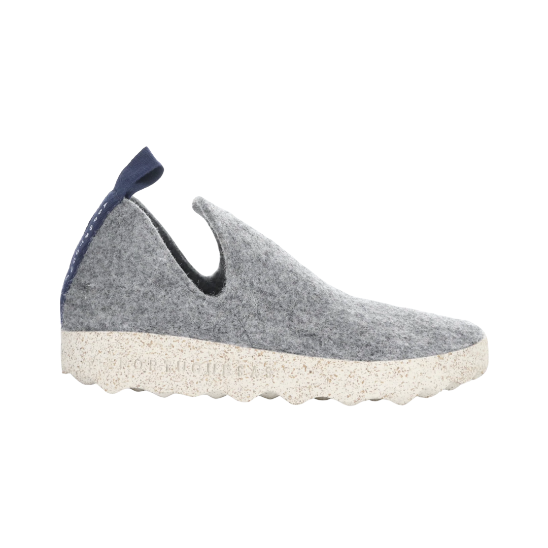 Side view of Asportuguesas City in Concrete Tweed – featuring a cozy wool-blend upper in grey tweed, cork and rubber outsole for eco-conscious comfort, and a slip-on profile designed for versatile indoor-outdoor wear.