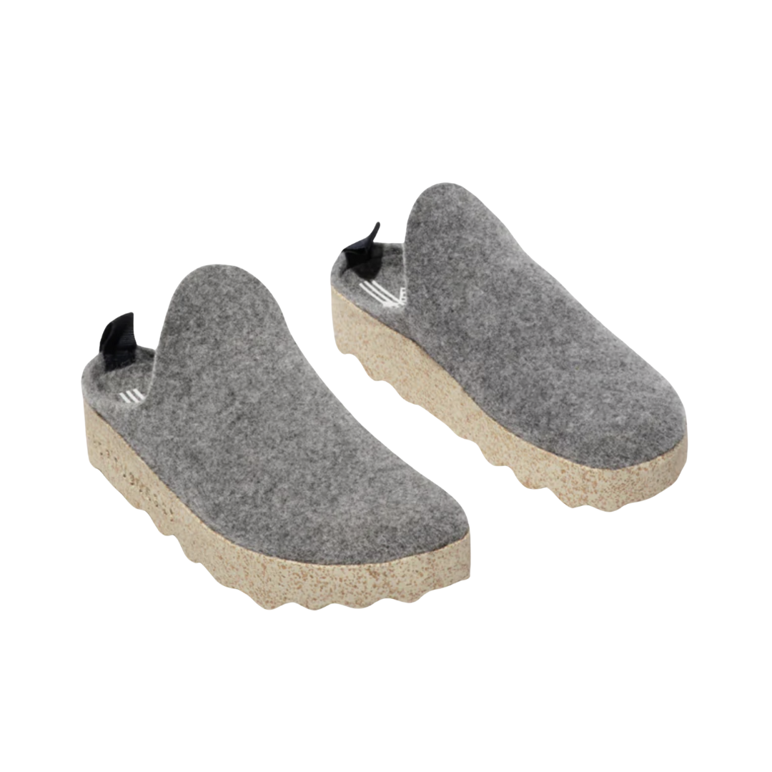 Front view of Asportuguesas Come in Concrete Tweed – featuring a rounded toe with a textured wool-blend upper in light grey tweed, elastic side gore panels for flexibility, and a seamless slip-on design for easy comfort.