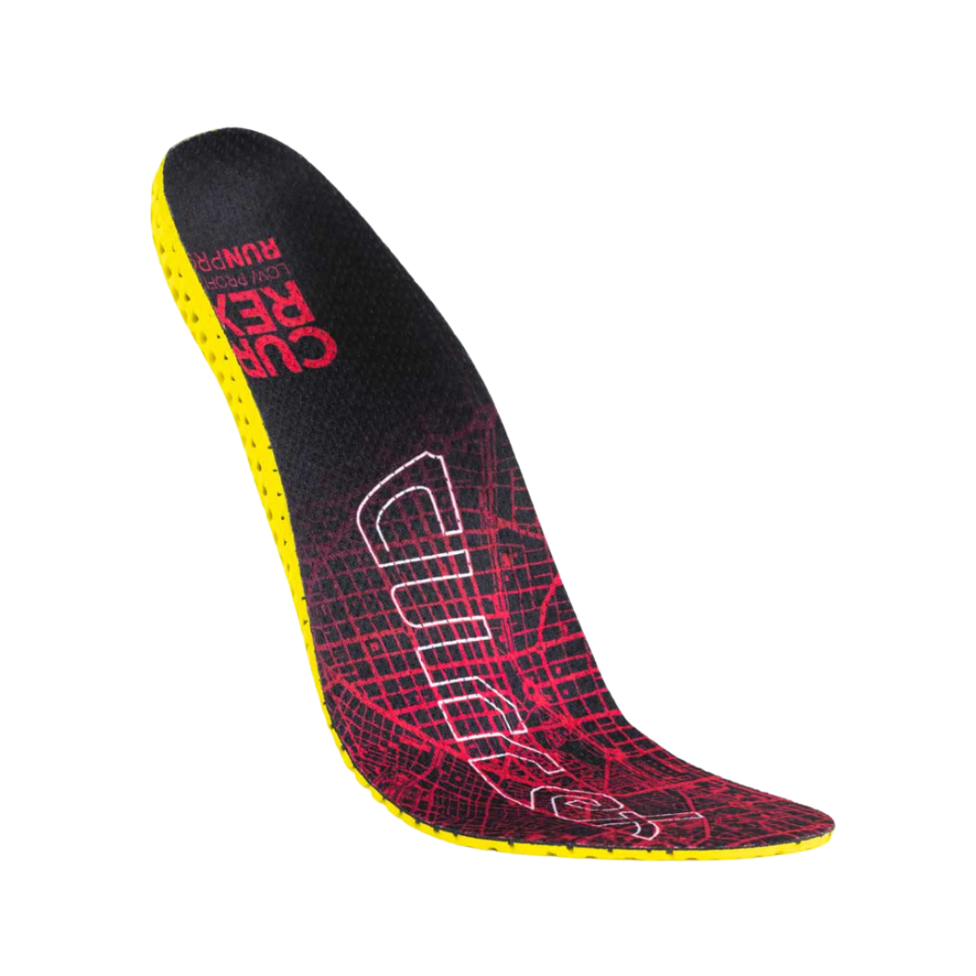Angled view of Currex RunPro Low Profile Insole – featuring an ergonomic shape tailored for runners with low arches, energy-returning cushioning, and targeted support zones to enhance gait and reduce fatigue.