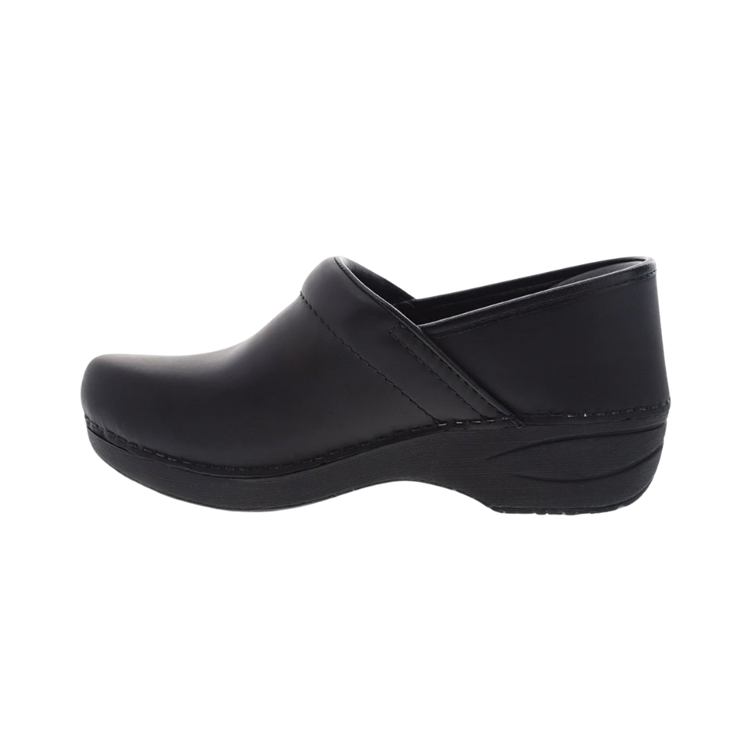 Side view of Women’s Dansko Pro XP 2.0 clog in black waterproof leather – featuring a sleek profile, lightweight EVA midsole, and slip-resistant rubber outsole for stability.